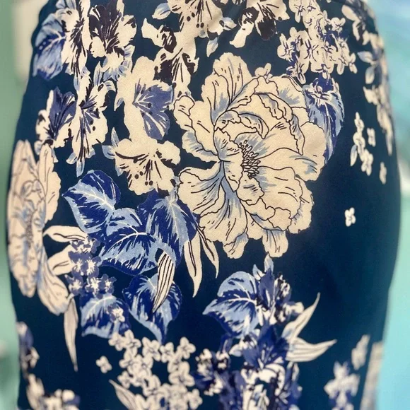 🌀Lola P. Maxi Skirt in Navy and Cream Floral🦋 - Picture 4 of 4